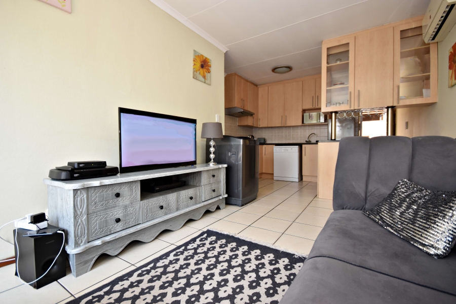 2 Bedroom Property for Sale in Sonneglans Gauteng