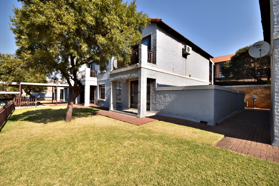 2 Bedroom Property for Sale in Sonneglans Gauteng