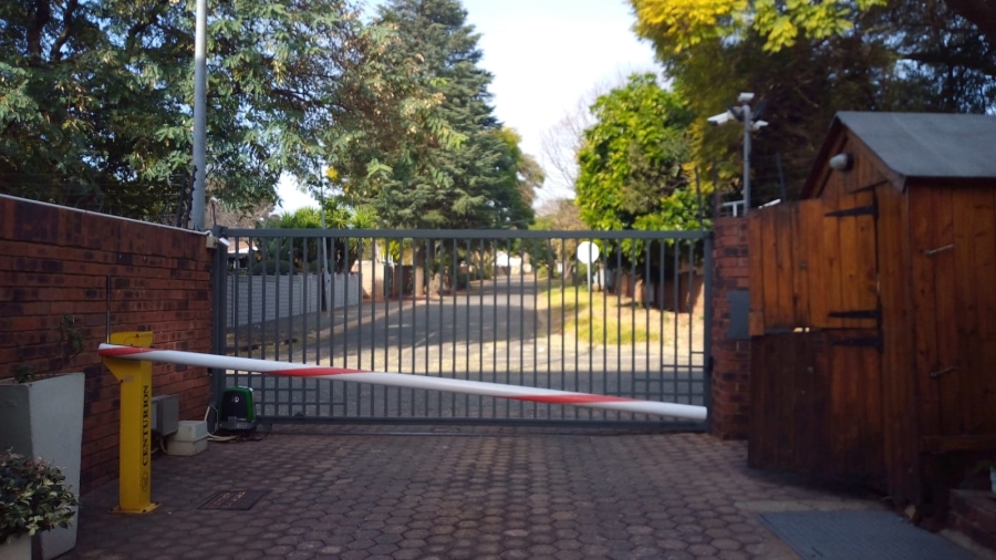 2 Bedroom Property for Sale in Linden Gauteng