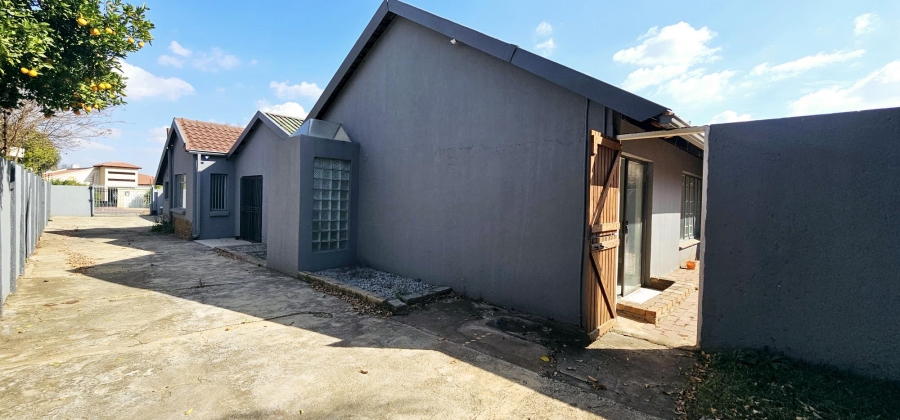 8 Bedroom Property for Sale in Wierda Park Gauteng