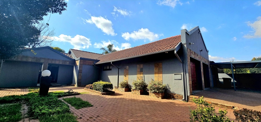 8 Bedroom Property for Sale in Wierda Park Gauteng