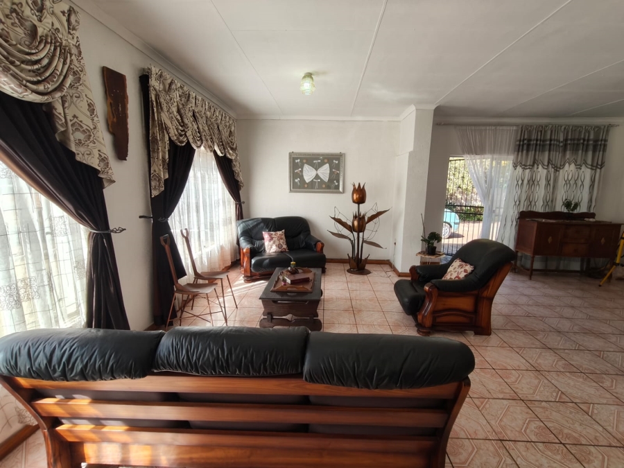 To Let 4 Bedroom Property for Rent in Rothdene Gauteng