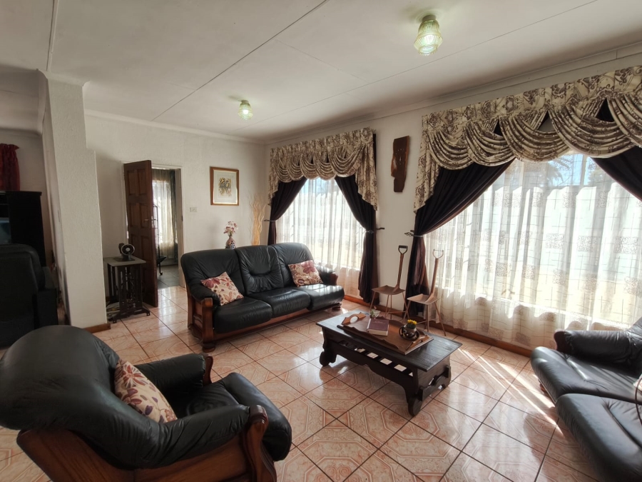 To Let 4 Bedroom Property for Rent in Rothdene Gauteng