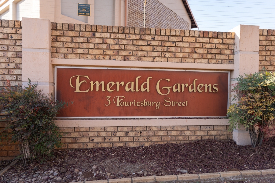 2 Bedroom Property for Sale in Rooihuiskraal North Gauteng