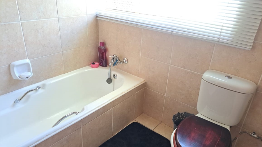 4 Bedroom Property for Sale in Amandasig Gauteng