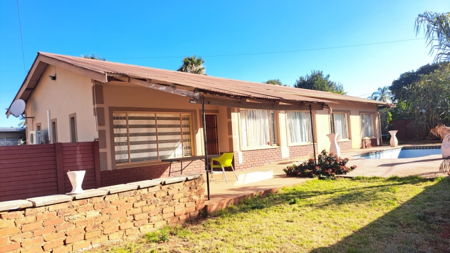 4 Bedroom Property for Sale in Amandasig Gauteng