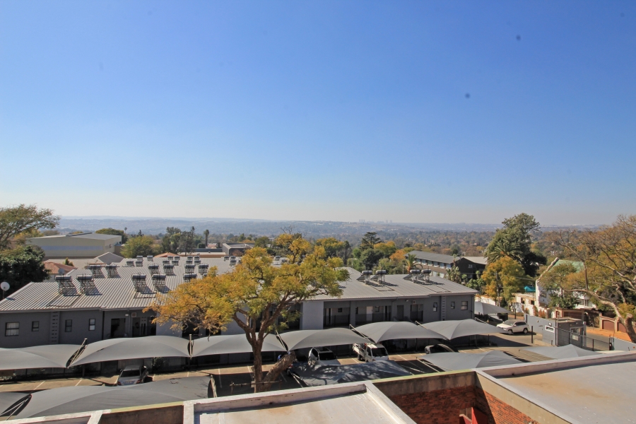1 Bedroom Property for Sale in Kew Gauteng