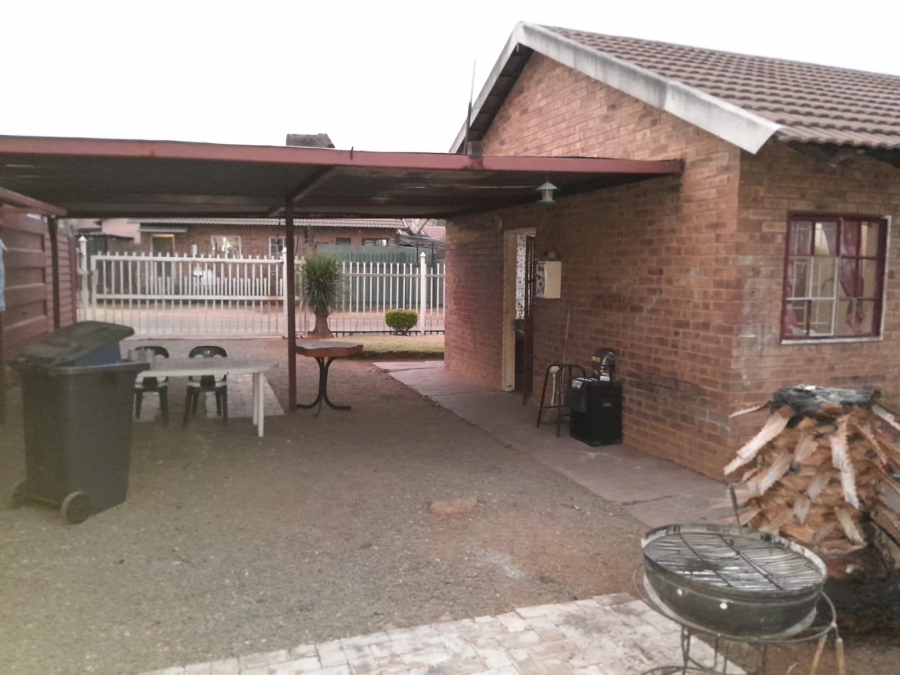 2 Bedroom Property for Sale in Elandspoort Gauteng