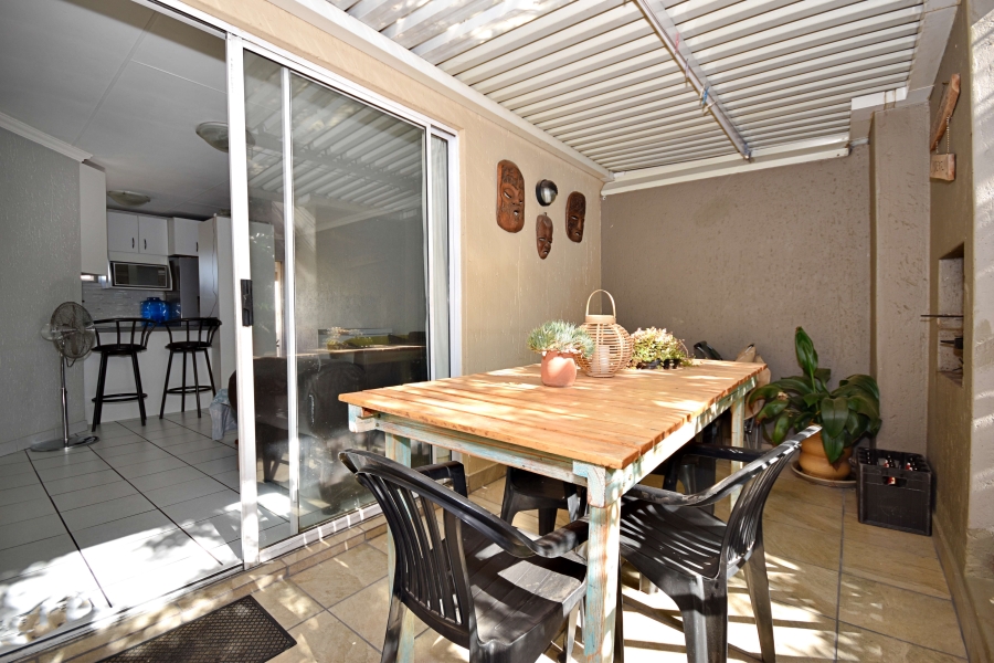 2 Bedroom Property for Sale in Bromhof Gauteng