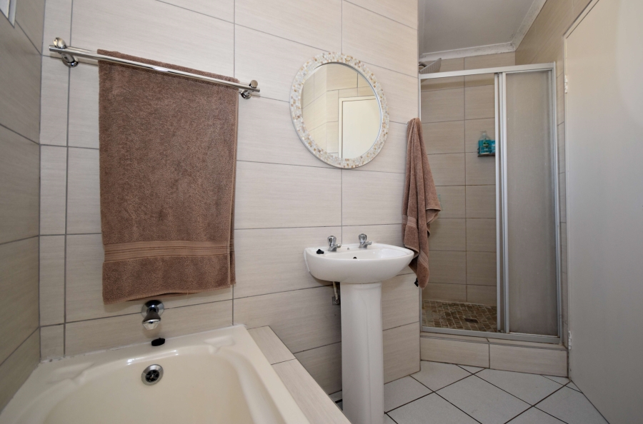 2 Bedroom Property for Sale in Bromhof Gauteng