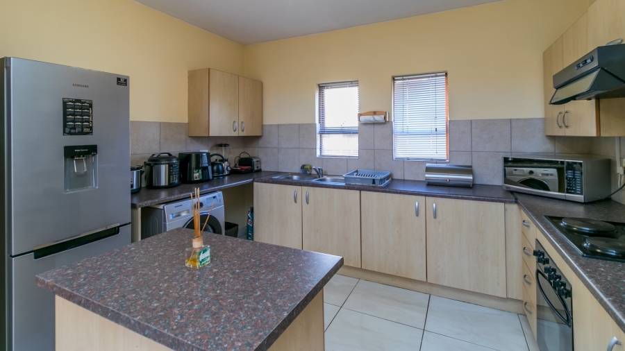2 Bedroom Property for Sale in Noordwyk Gauteng