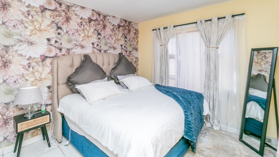 2 Bedroom Property for Sale in Noordwyk Gauteng