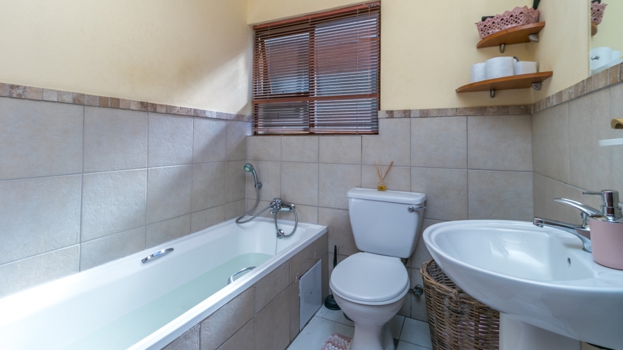 2 Bedroom Property for Sale in Noordwyk Gauteng
