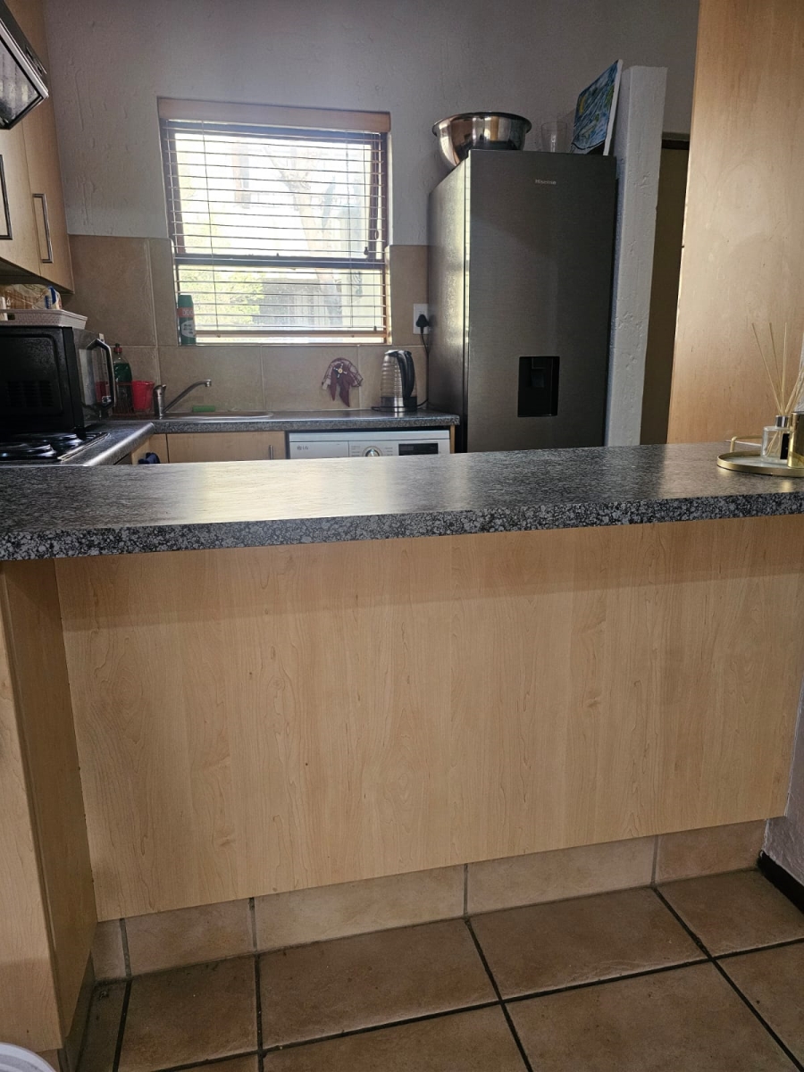 To Let 1 Bedroom Property for Rent in Lonehill Gauteng