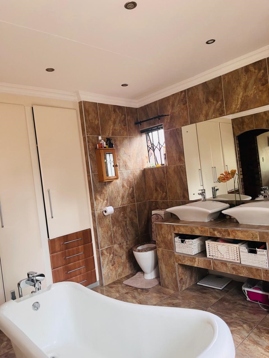 4 Bedroom Property for Sale in Theresa Park Gauteng