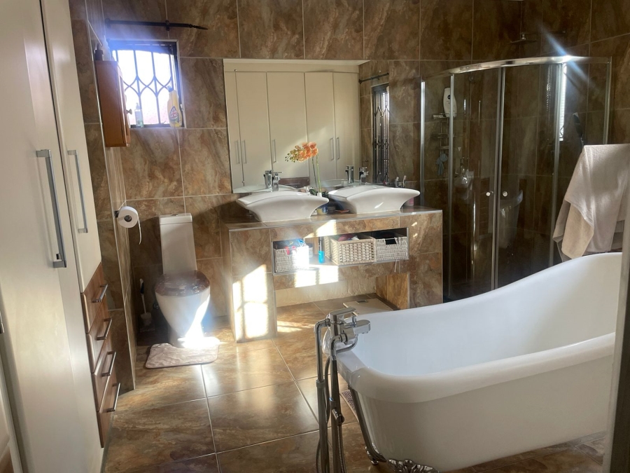 4 Bedroom Property for Sale in Theresa Park Gauteng
