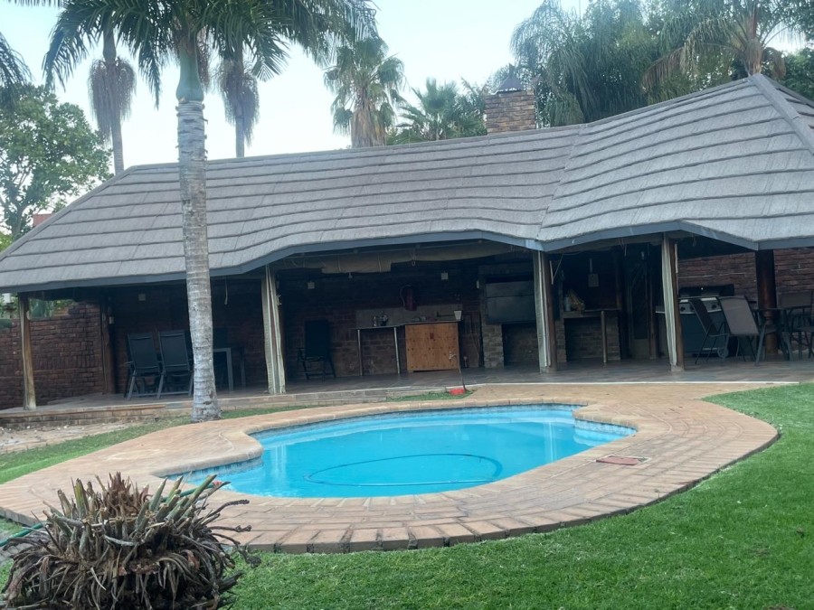 4 Bedroom Property for Sale in Theresa Park Gauteng