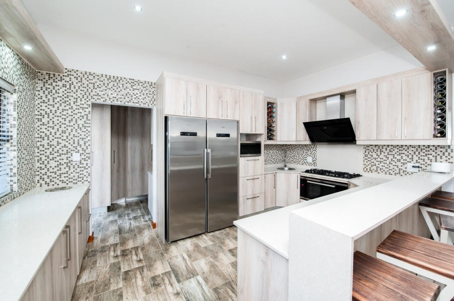11 Bedroom Property for Sale in Copperleaf Estate Gauteng