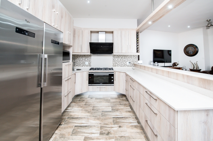 11 Bedroom Property for Sale in Copperleaf Estate Gauteng