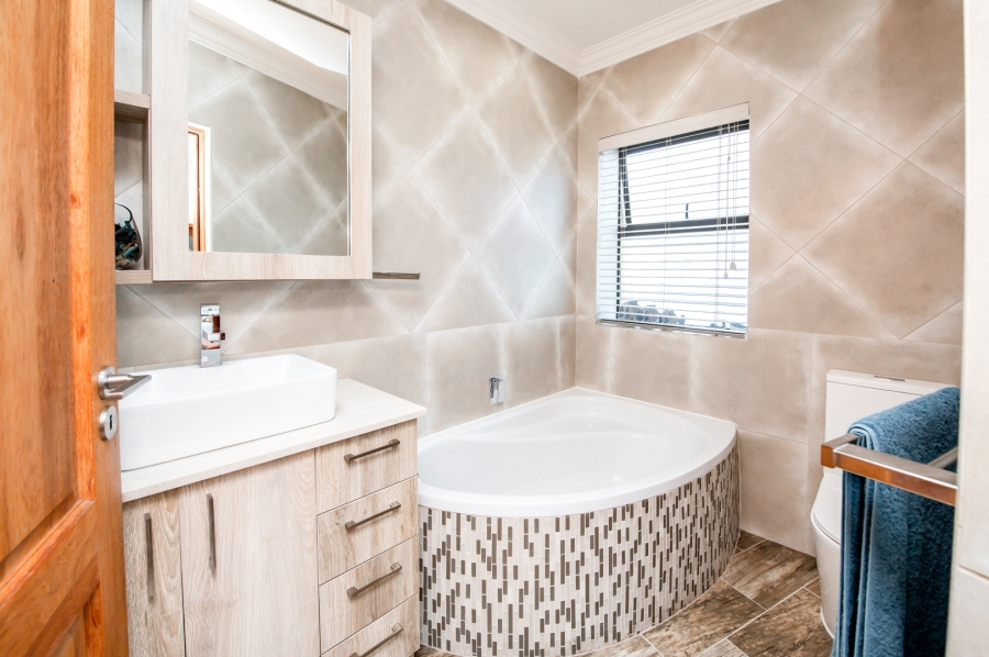 11 Bedroom Property for Sale in Copperleaf Estate Gauteng