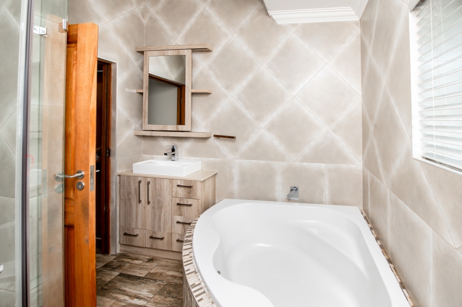 11 Bedroom Property for Sale in Copperleaf Estate Gauteng