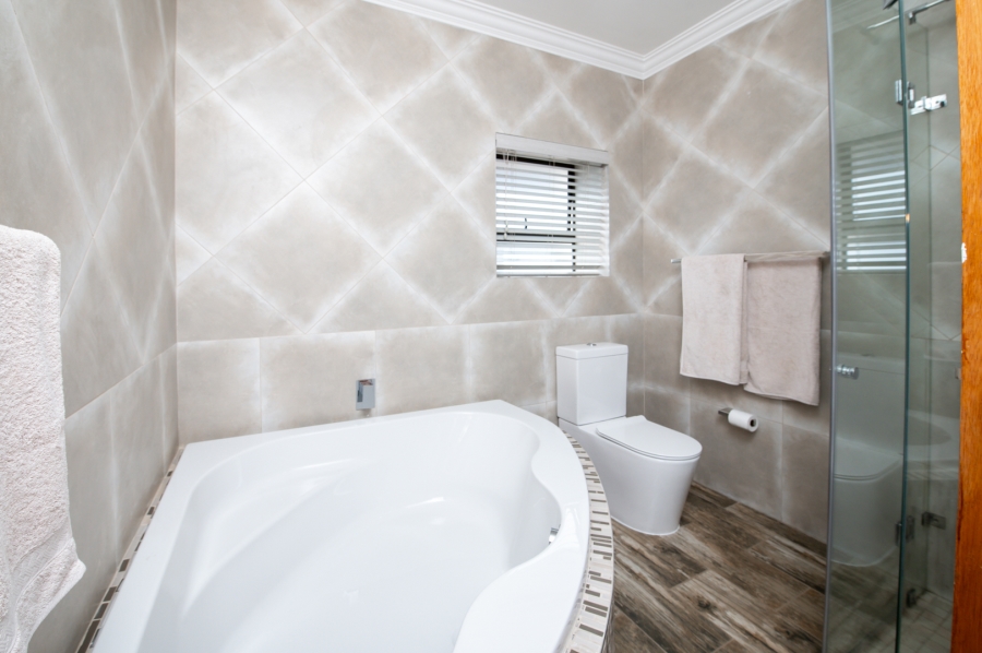 11 Bedroom Property for Sale in Copperleaf Estate Gauteng