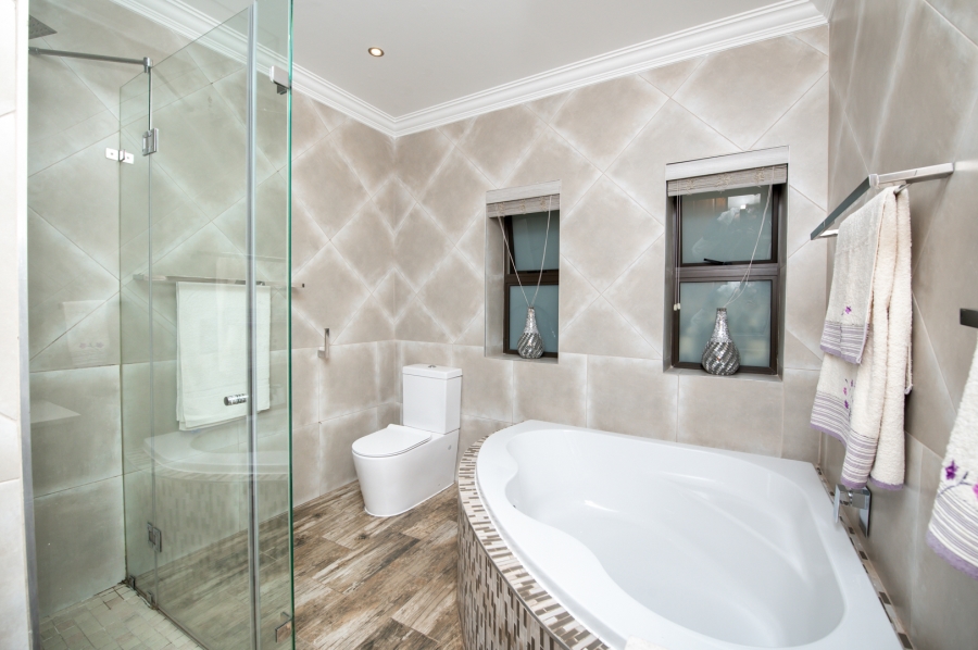 11 Bedroom Property for Sale in Copperleaf Estate Gauteng