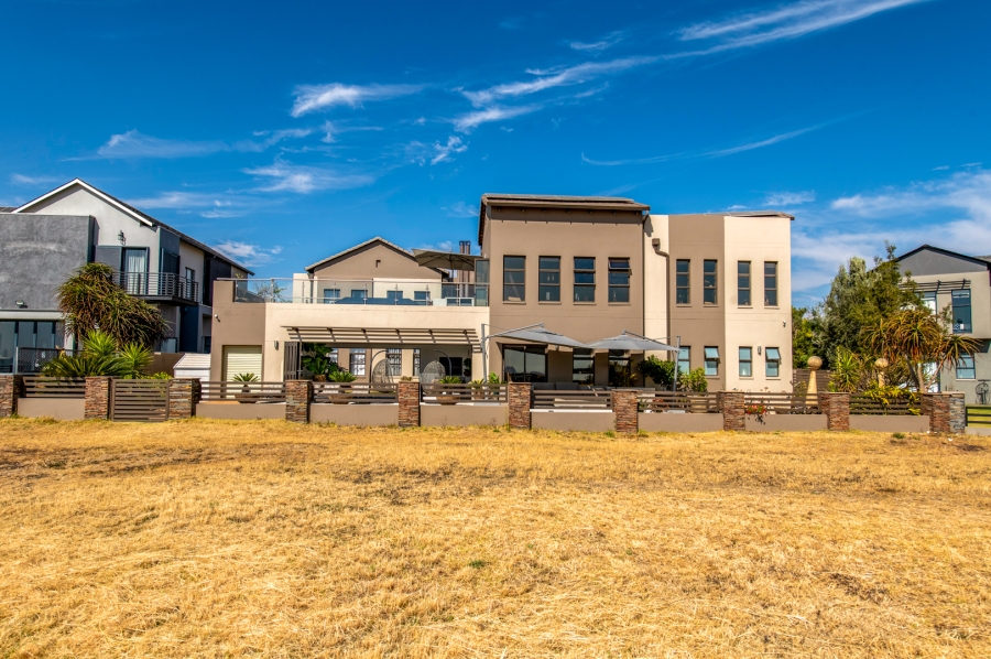 11 Bedroom Property for Sale in Copperleaf Estate Gauteng