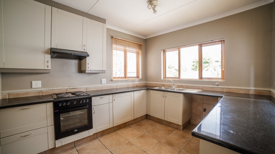 To Let 3 Bedroom Property for Rent in Lonehill Gauteng