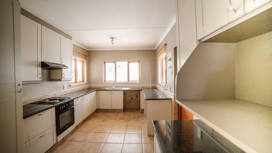 To Let 3 Bedroom Property for Rent in Lonehill Gauteng