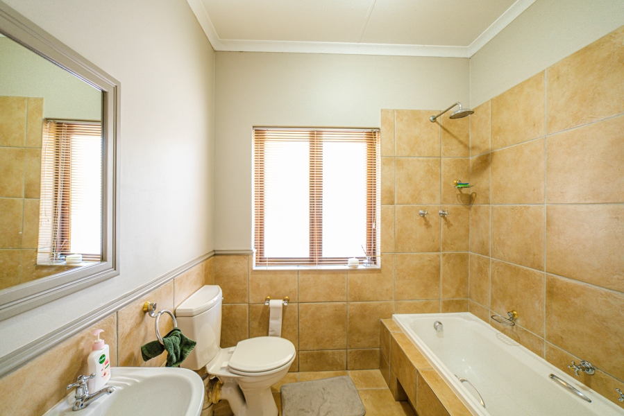 To Let 3 Bedroom Property for Rent in Lonehill Gauteng