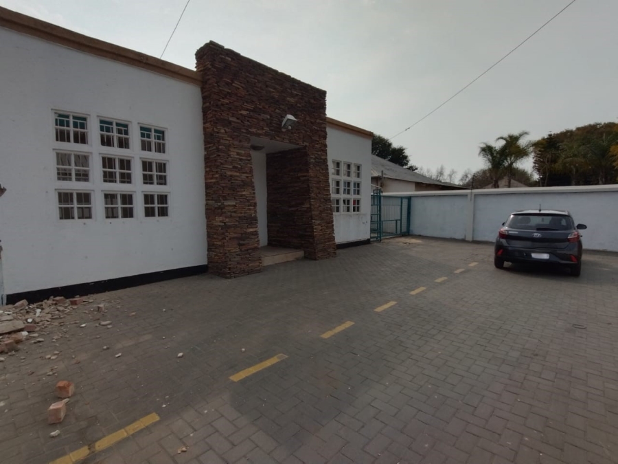 7 Bedroom Property for Sale in Riviera Gauteng