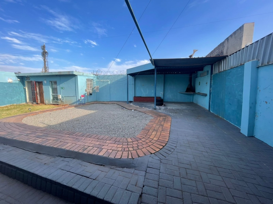 5 Bedroom Property for Sale in Brixton Gauteng