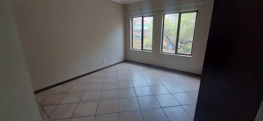 To Let 2 Bedroom Property for Rent in Kenleaf Gauteng