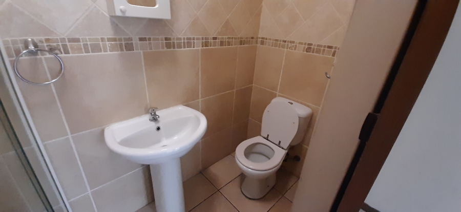 To Let 2 Bedroom Property for Rent in Kenleaf Gauteng