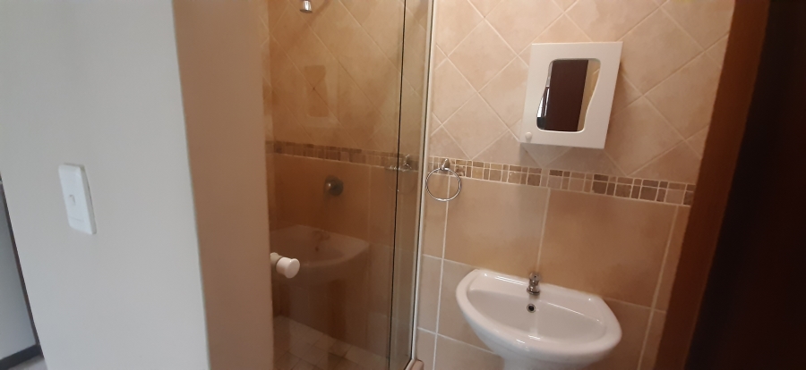To Let 2 Bedroom Property for Rent in Kenleaf Gauteng