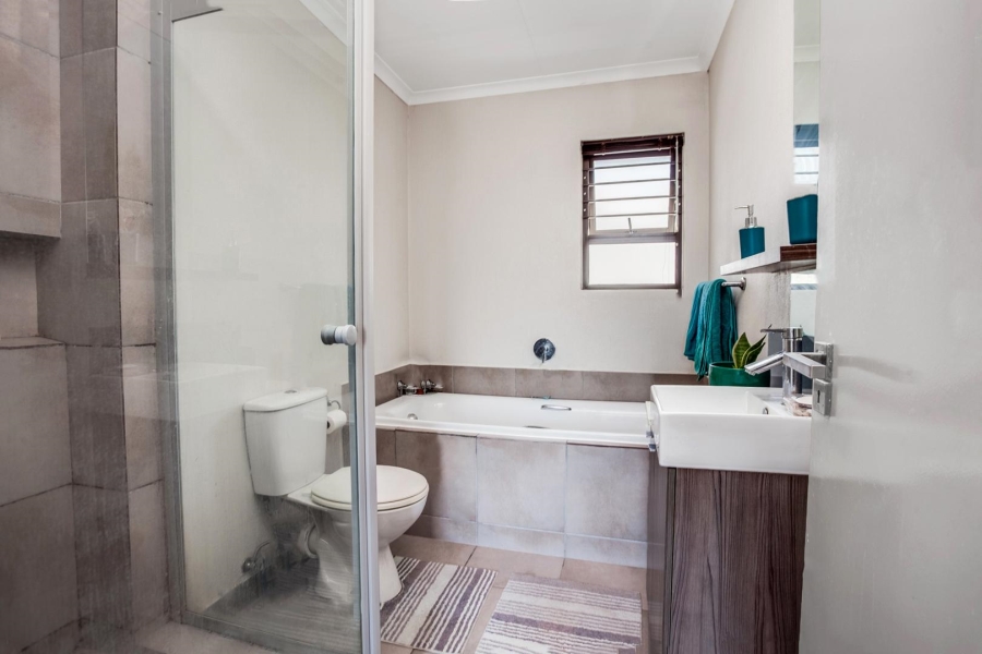 2 Bedroom Property for Sale in Lonehill Gauteng
