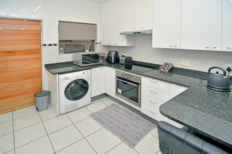 To Let 2 Bedroom Property for Rent in Paulshof Gauteng