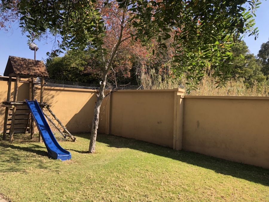 To Let 2 Bedroom Property for Rent in Paulshof Gauteng
