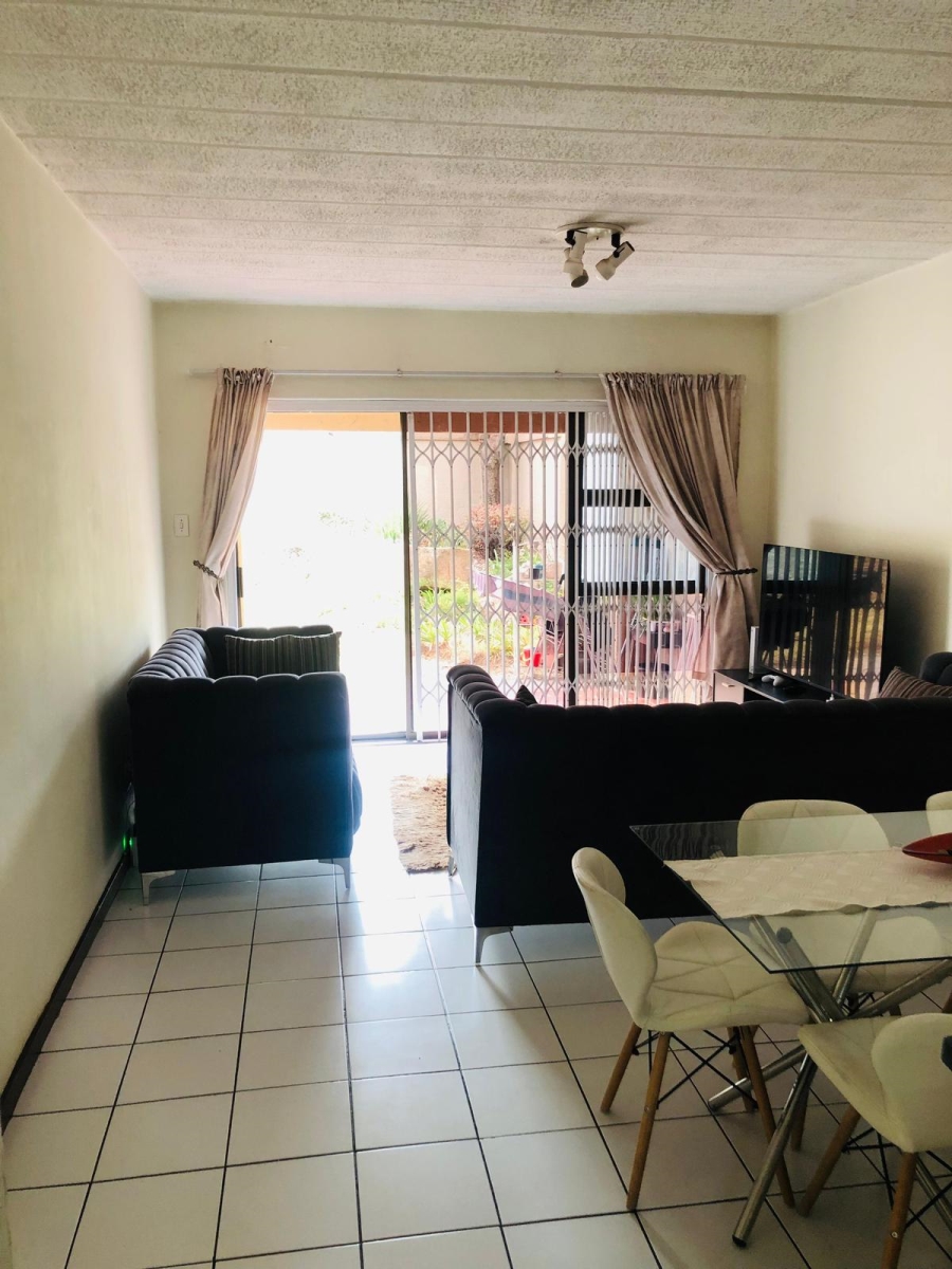 2 Bedroom Property for Sale in Buccleuch Gauteng