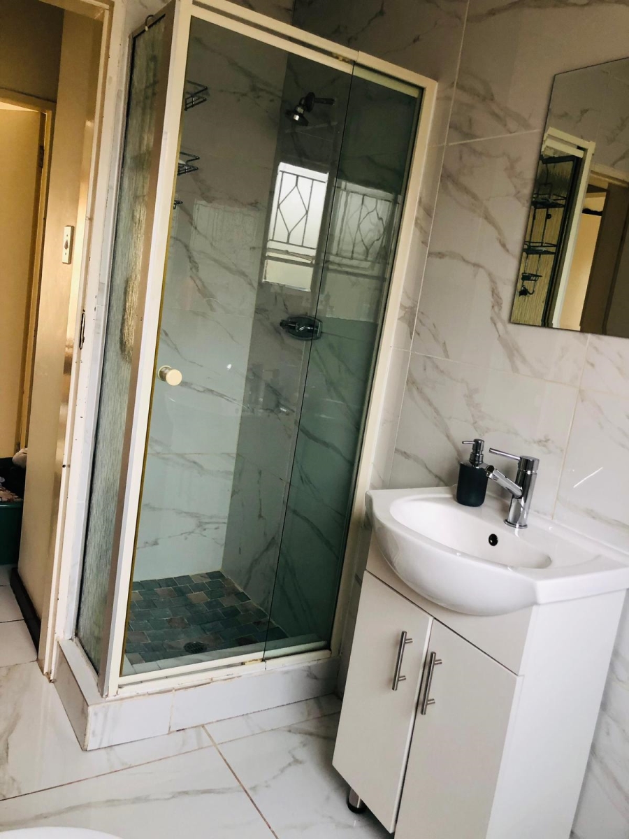 2 Bedroom Property for Sale in Buccleuch Gauteng