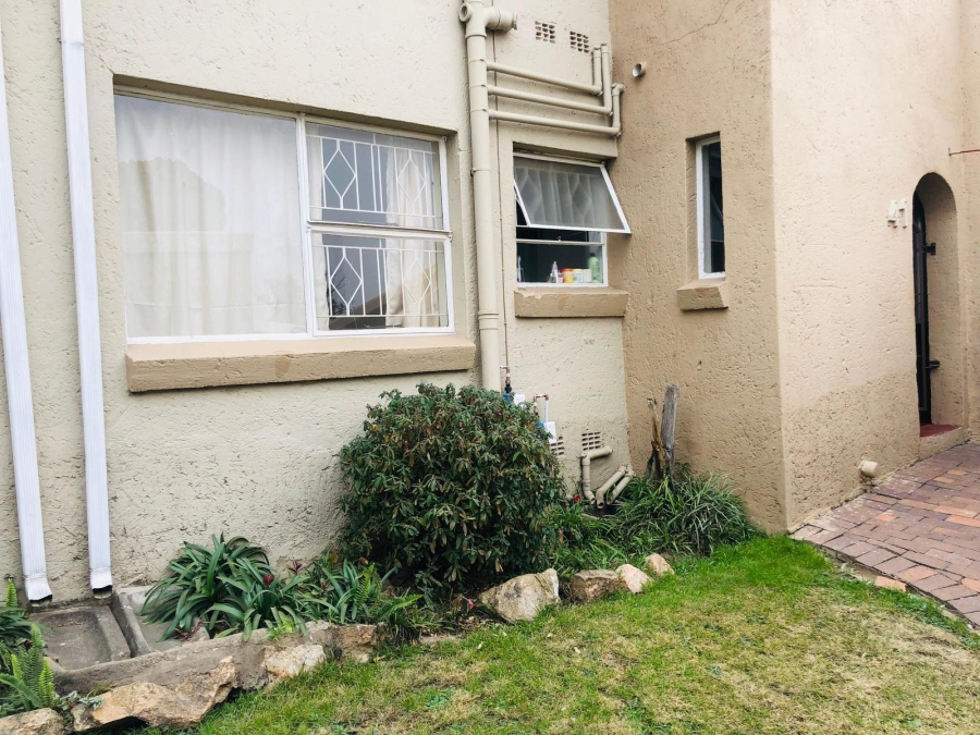 2 Bedroom Property for Sale in Buccleuch Gauteng