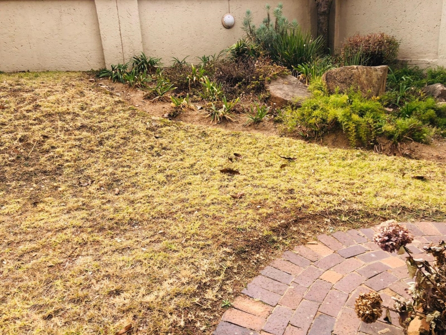 2 Bedroom Property for Sale in Buccleuch Gauteng