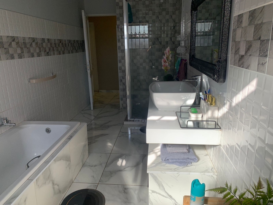 5 Bedroom Property for Sale in Kaydale Gauteng