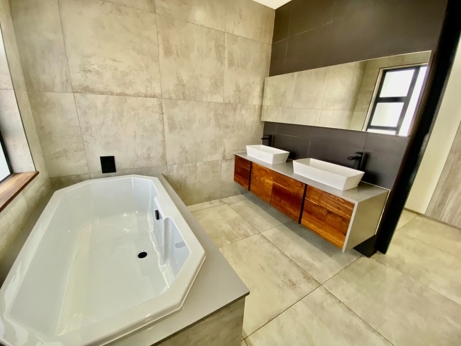 3 Bedroom Property for Sale in Atholl Gauteng