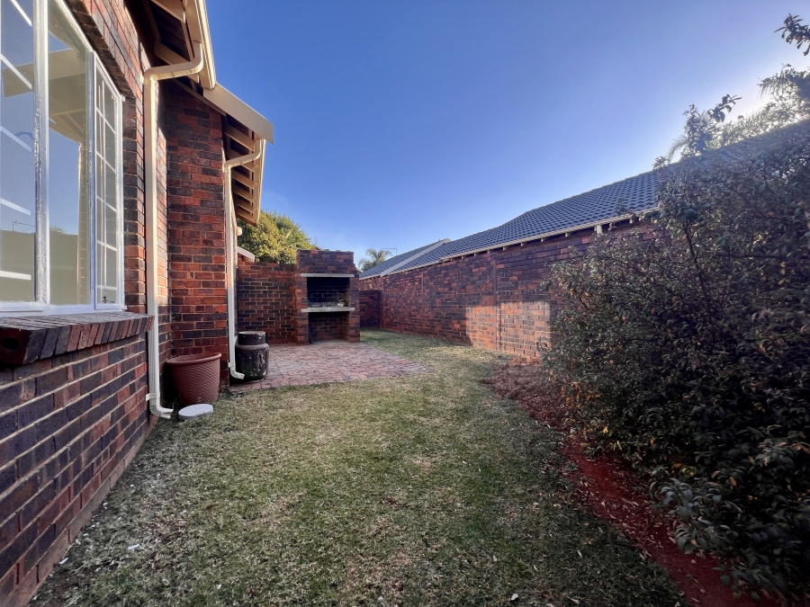 2 Bedroom Property for Sale in Weltevreden Park Gauteng