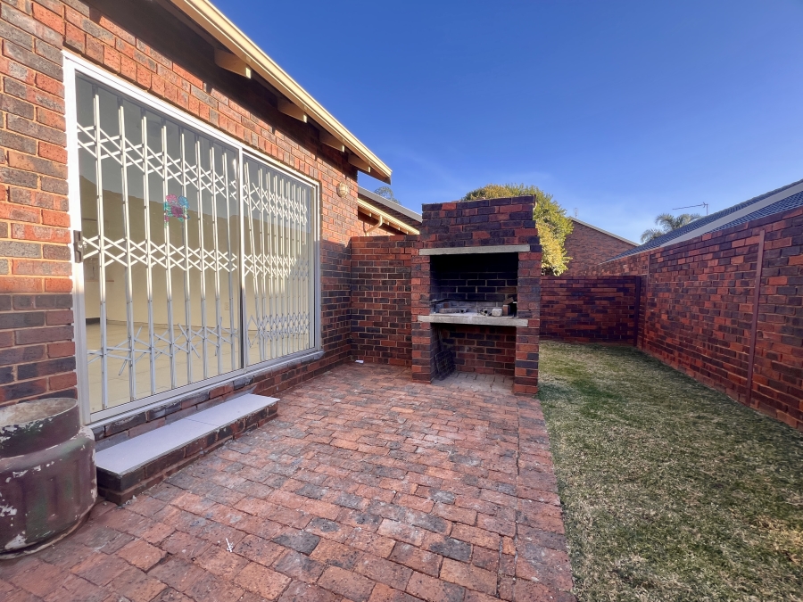 2 Bedroom Property for Sale in Weltevreden Park Gauteng