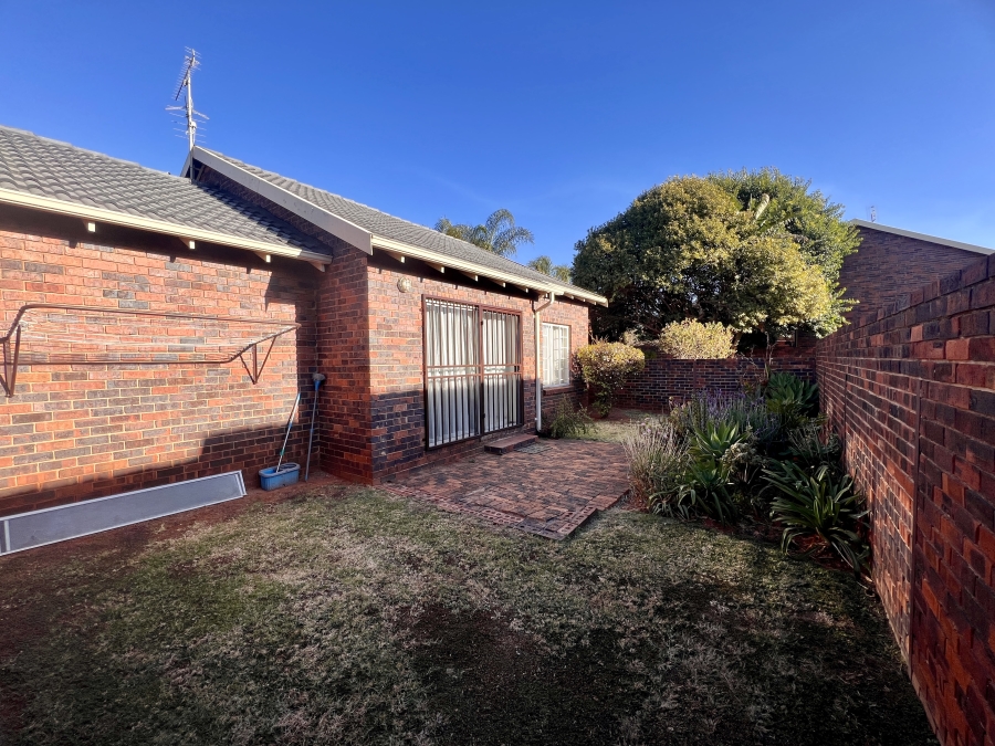 2 Bedroom Property for Sale in Weltevreden Park Gauteng