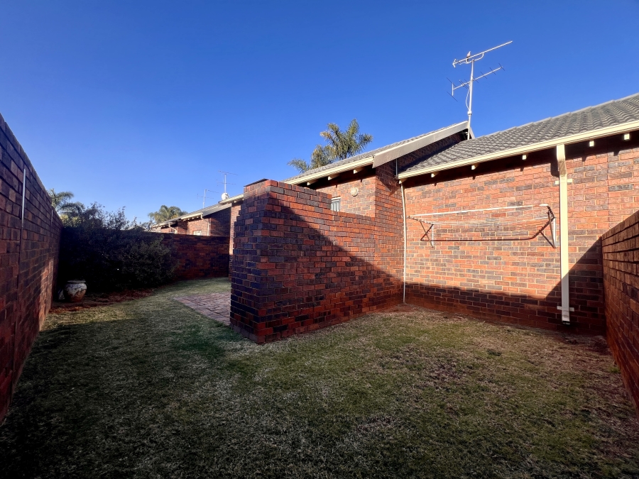 2 Bedroom Property for Sale in Weltevreden Park Gauteng