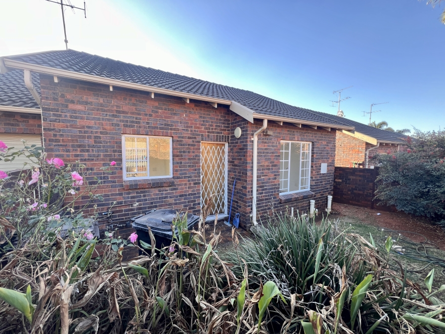 2 Bedroom Property for Sale in Weltevreden Park Gauteng
